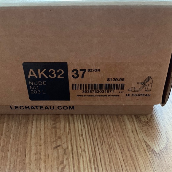 LE CHÂTEAU Heeled Sandals - Picture 7 of 7